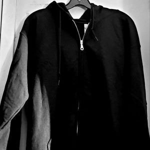 Woman size medium zip up sweater New no tags